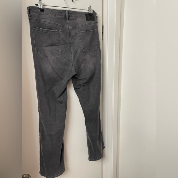 Women’s Leith High Rise Crop Flare Jeans - Picture 4 of 8